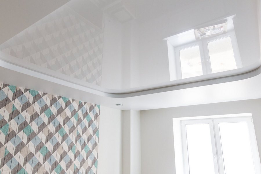 Глянцева (лакова) натяжна стеля