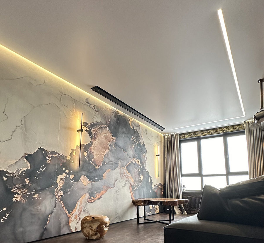 белый матовый натяжной потолок с подсветкой