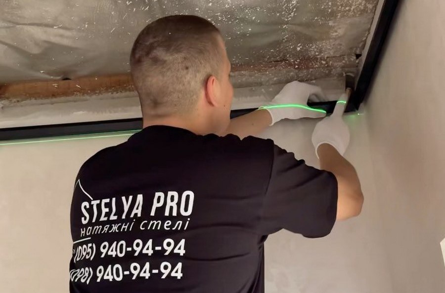 Монтаж матового натяжного потолка