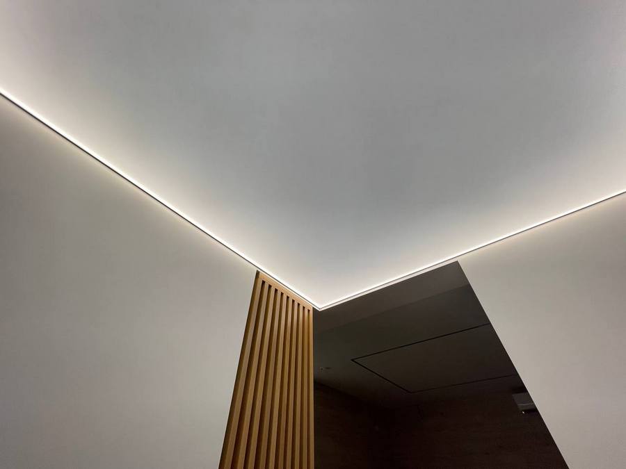 световой натяжной потолок с подсветкой